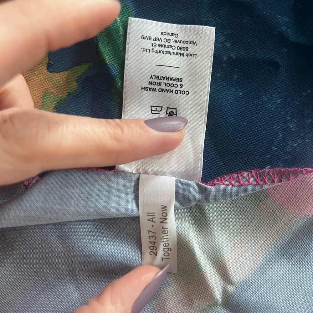 Limited Edition - All Together Now Knot Wrap by Lush Cosmetics - Picture 6 of 6